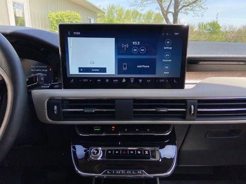 Used 2025 Lincoln Corsair Grand Touring AWD/4WD image 19