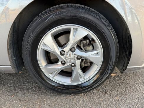 Used 2021 Hyundai Elantra SE FWD image 35