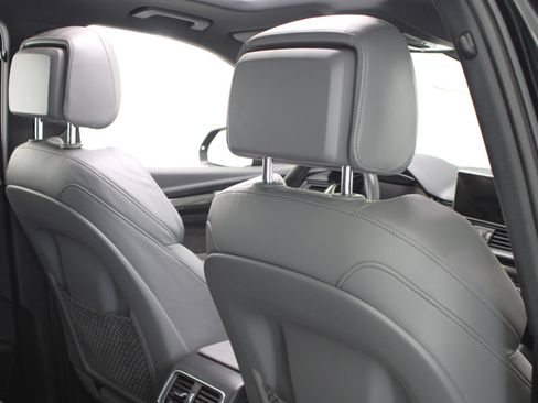 Used 2019 Audi SQ5 Premium Plus w/ Premium Plus Package image 42