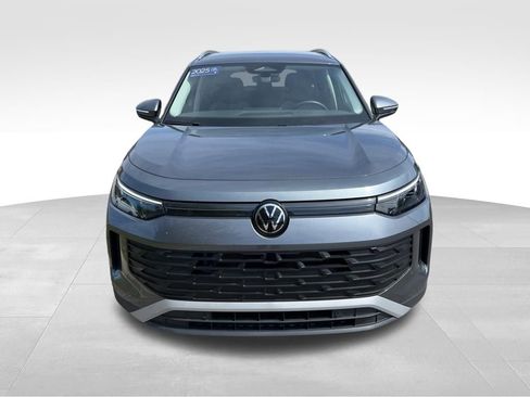 Used 2025 Volkswagen Tiguan S w/ 18" Wheel Package FWD image 3