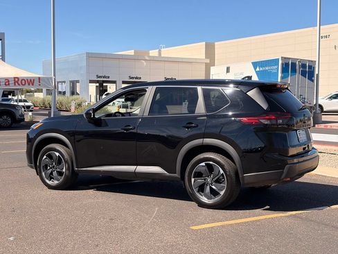 Certified 2025 Nissan Rogue SV FWD image 4