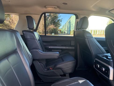 Used 2024 Ford Expedition XLT image 24