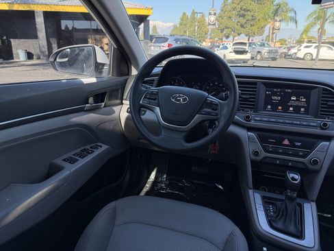 Used 2017 Hyundai Elantra SE image 22