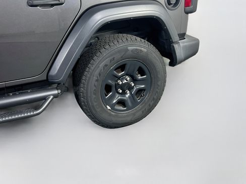 Used 2018 Jeep Wrangler Unlimited Sport AWD/4WD image 28