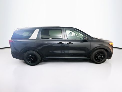Used 2025 Kia Carnival FWD image 10