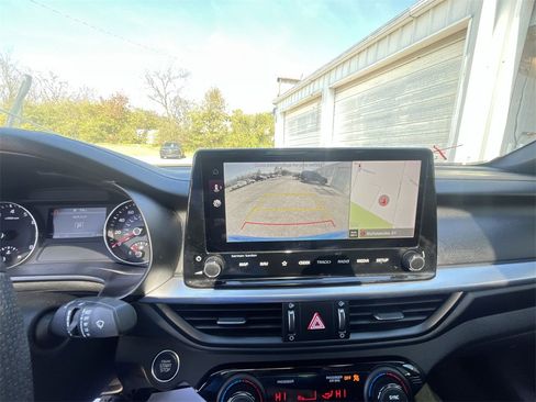 Used 2022 Kia Forte GT-Line w/ GT-Line Premium Package image 17