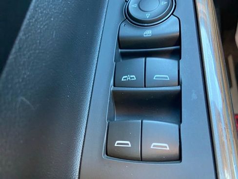 Used 2023 GMC Acadia SLE w/ Driver Convenience Package image 23