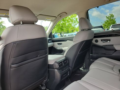 Used 2025 Honda Pilot EX-L image 14