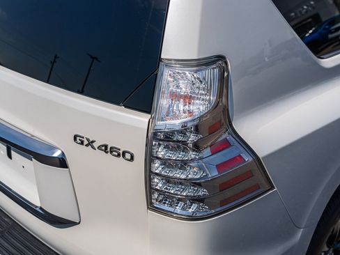 Used 2020 Lexus GX 460 Premium w/ Premium Package image 16
