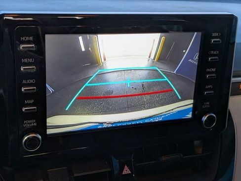 Used 2020 Toyota Corolla LE FWD image 29