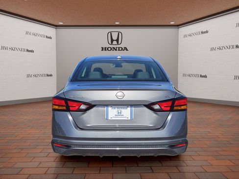Used 2024 Nissan Altima 2.5 SV FWD image 11