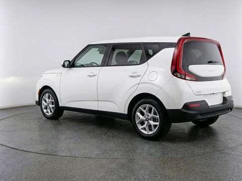 Used 2025 Kia Soul LX w/ LX Technology Package FWD image 6
