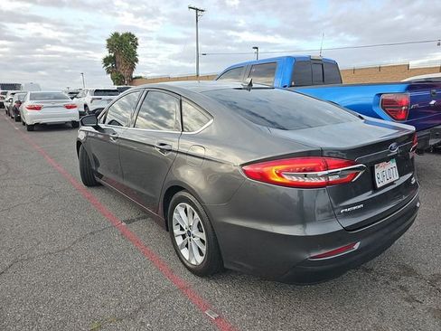 Used 2019 Ford Fusion SE FWD image 4