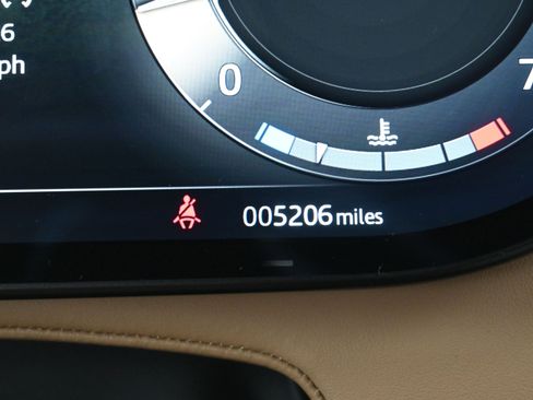 Used 2025 Land Rover Range Rover SE image 16