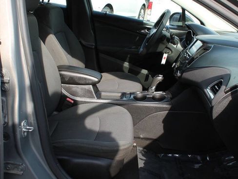 Used 2017 Chevrolet Cruze LT image 23