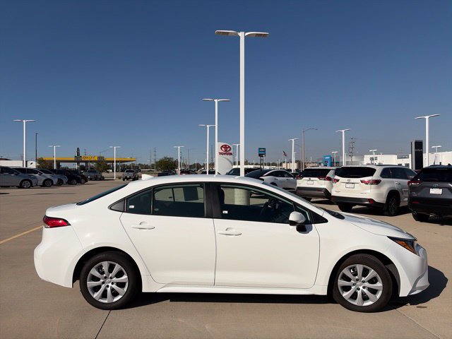 Used 2024 Toyota Corolla LE FWD image 8