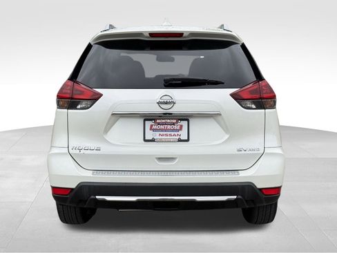 Used 2018 Nissan Rogue SV AWD/4WD image 4