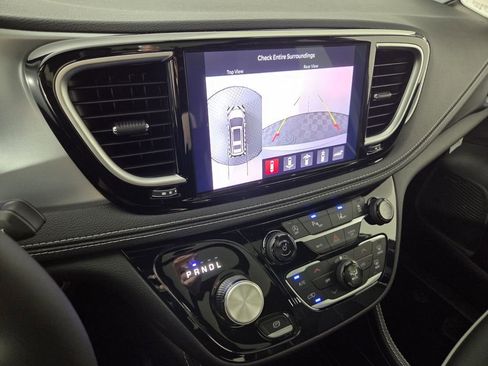 New 2026 Chrysler Pacifica Limited w/ Uconnect Theater Family Group FWD image 24