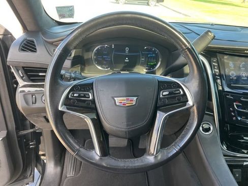 Used 2020 Cadillac Escalade Platinum AWD/4WD image 17