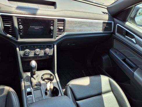 Used 2021 Volkswagen Atlas Cross Sport SE w/ Panoramic Sunroof Package FWD image 4