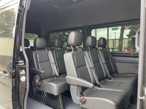 Used 2024 Mercedes-Benz Sprinter 2500 image 13