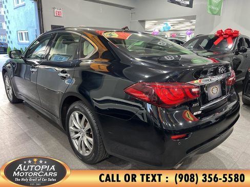 Used 2017 INFINITI Q70 3.7 image 4