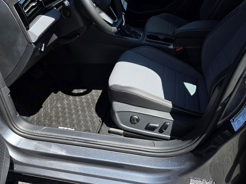 Used 2026 Volkswagen Jetta SE FWD image 19