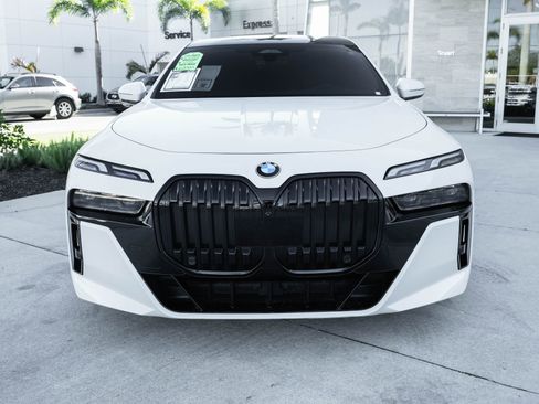 Used 2023 BMW 740i w/ Parking Assistance Package image 3