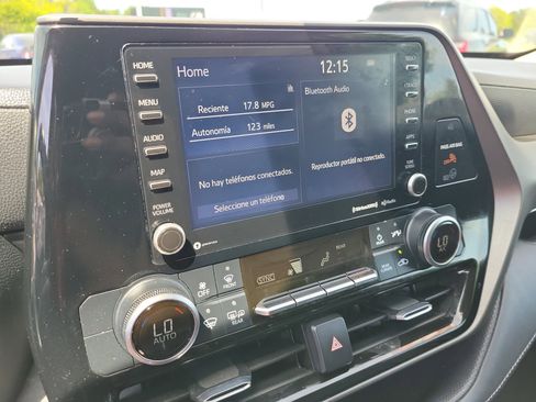 Used 2021 Toyota Highlander LE FWD image 26