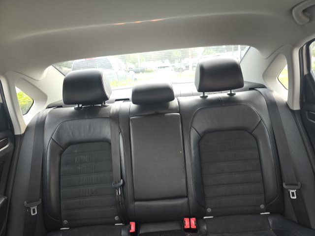 Used 2014 Volkswagen Passat TDI SEL Premium FWD image 11