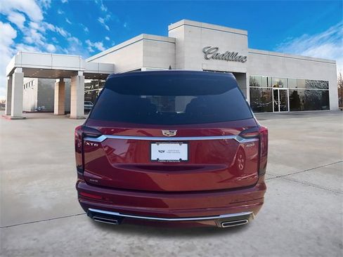 Used 2025 Cadillac XT6 Premium Luxury image 4