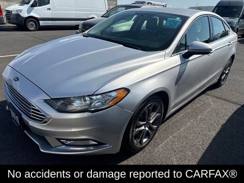 Used 2017 Ford Fusion SE w/ Equipment Group 201A FWD image 2