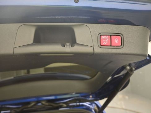 Used 2021 Mercedes-Benz GLB 250 w/ Premium Package image 27