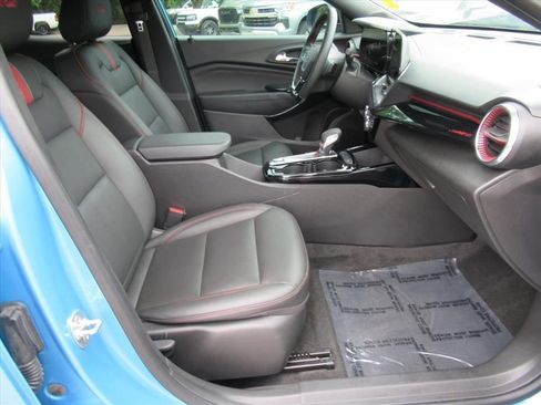 Used 2025 Chevrolet Trax RS FWD image 10