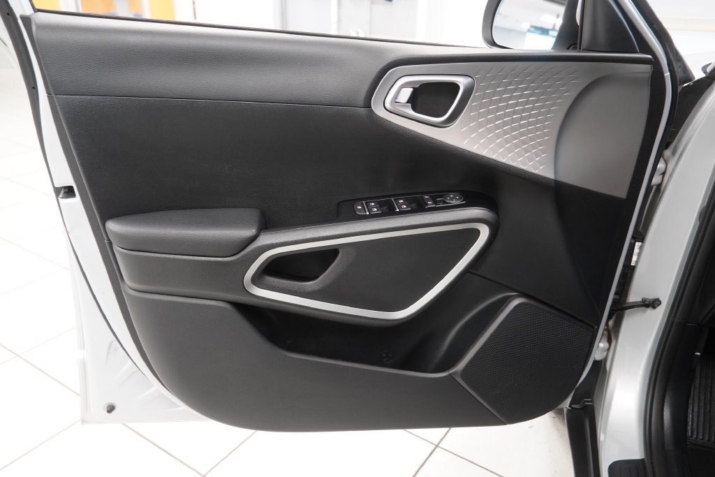 Used 2021 Kia Soul LX FWD image 16