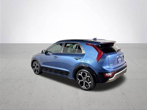 Used 2023 Kia Niro SX Touring image 8