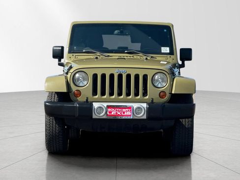 Used 2013 Jeep Wrangler Unlimited Sahara w/ Connectivity Group AWD/4WD image 9
