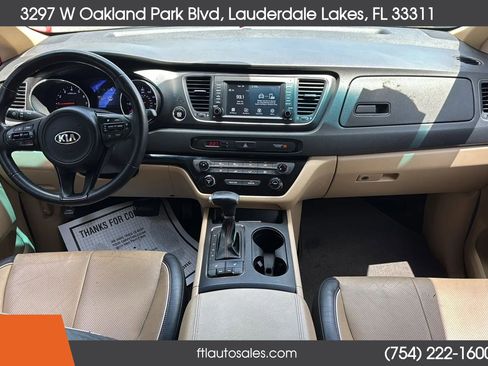Used 2017 Kia Sedona LX w/ LX Essentials Premium Package FWD image 32