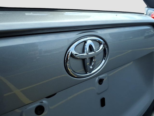 Used 2024 Toyota RAV4 XLE FWD image 31