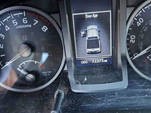 Used 2022 Toyota Tacoma TRD Off-Road image 19