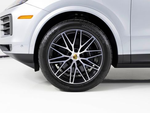 Used 2024 Porsche Cayenne image 9