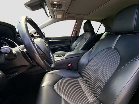 Used 2020 Toyota Camry SE FWD image 12