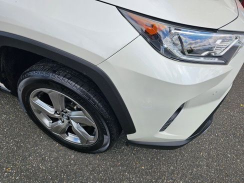 Used 2020 Toyota RAV4 Limited image 9