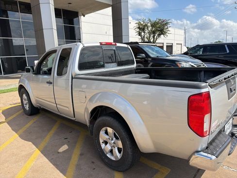 Used 2014 Nissan Frontier SV RWD image 5