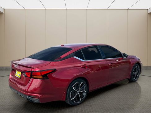 Used 2023 Nissan Altima 2.5 SR w/ SR Premium Package image 3