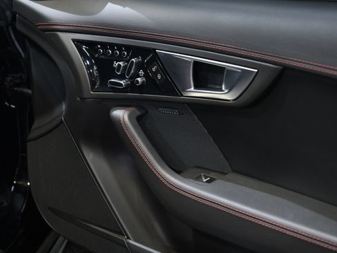 Used 2015 Jaguar F-TYPE R RWD image 24