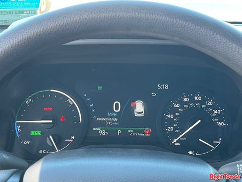 Certified 2025 Toyota Sienna LE FWD image 25