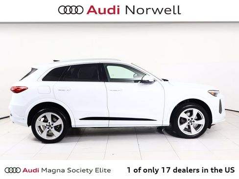 Used 2025 Audi Q5 Premium Plus w/ Premium Plus AWD/4WD image 19