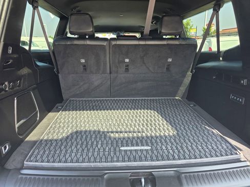 Certified 2024 Jeep Wagoneer L Series II w/ Flexible Seating Group AWD/4WD image 20