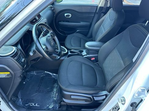 Used 2016 Kia Soul + w/ Designer's Package FWD image 9
